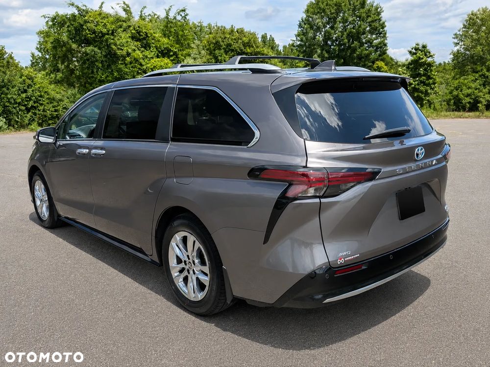Toyota Sienna - 7