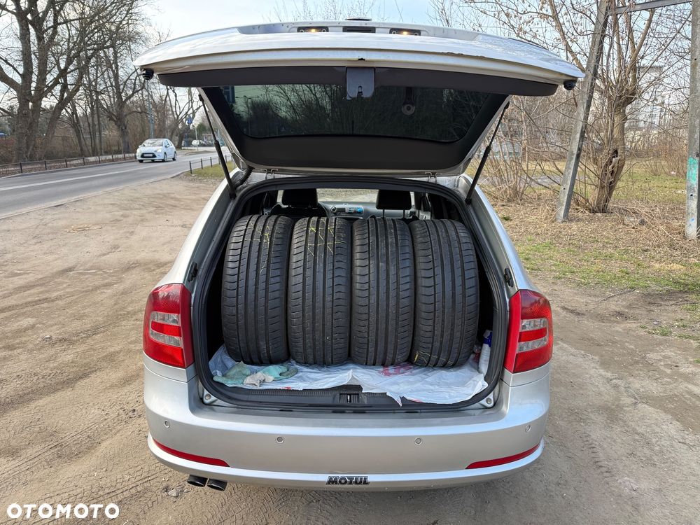 Skoda Octavia 2.0 TDI CR DPF RS - 10