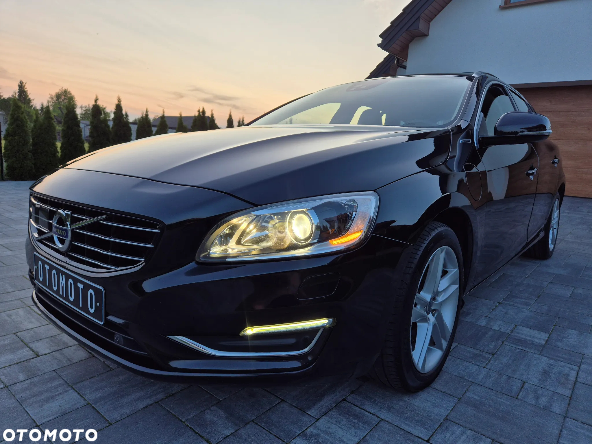 Volvo V60 D6 Plug-In-Hybrid AWD Geartronic Summum - 26