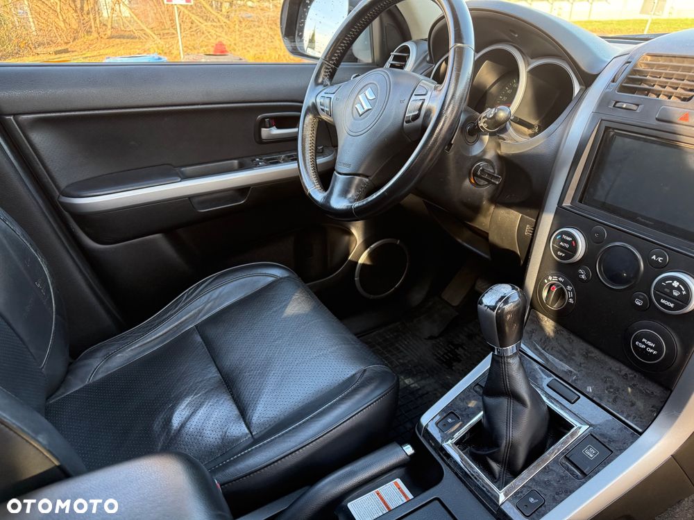 Suzuki Grand Vitara 2.4 De Luxe - 10