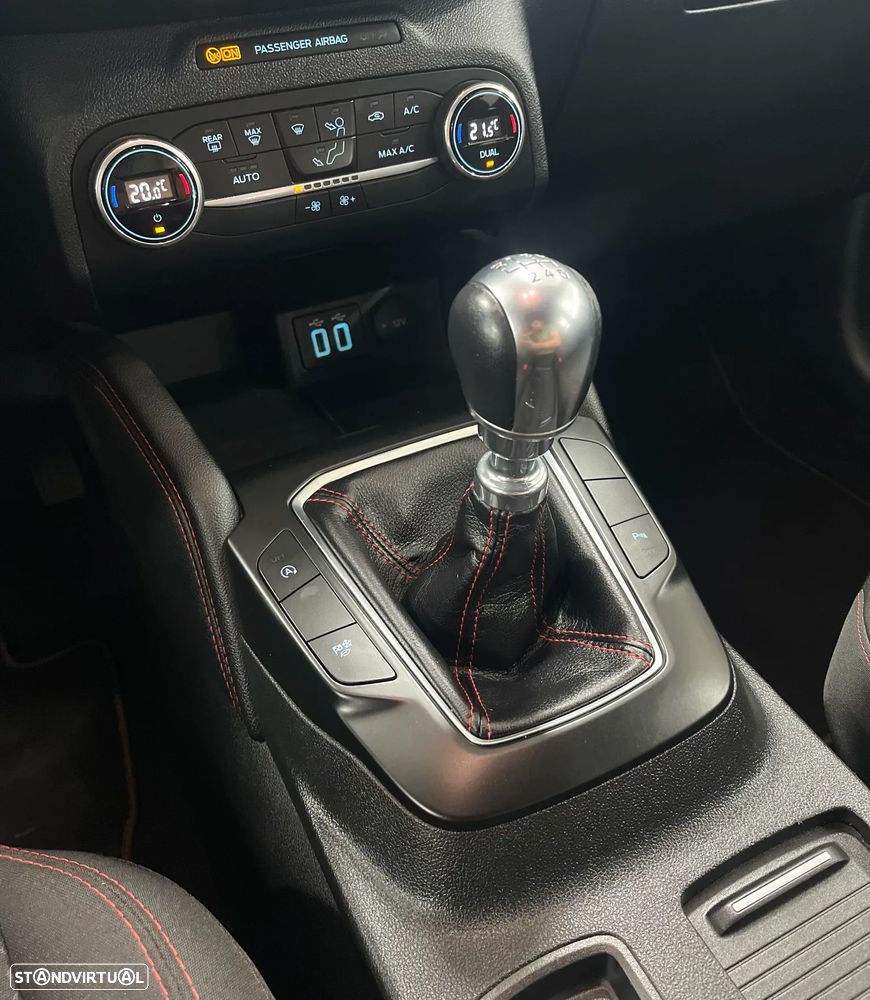 Ford Kuga 1.5 EcoBoost ST-LINE - 13