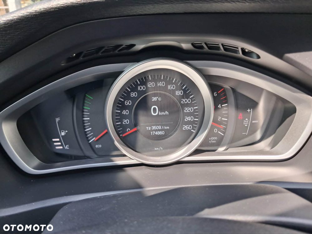 Volvo V40 D2 - 13