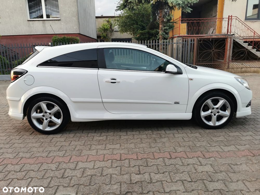 Opel Astra 1.6 Black&White - 23
