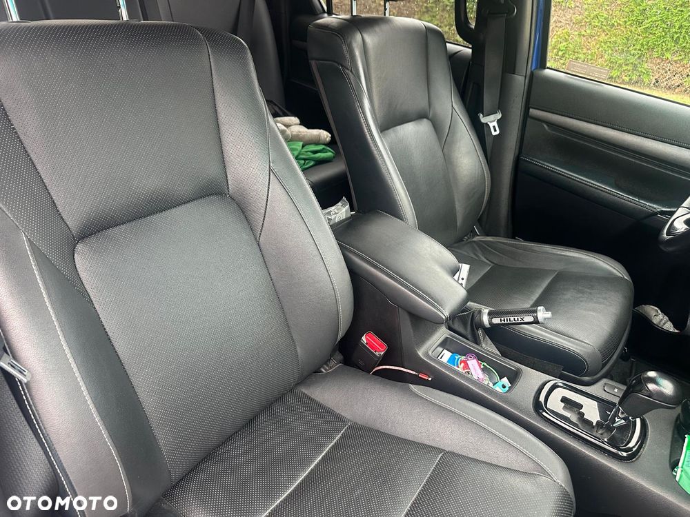 Toyota Hilux 2.8 D-4D Double Cab Invincible Sport 4x4 - 31
