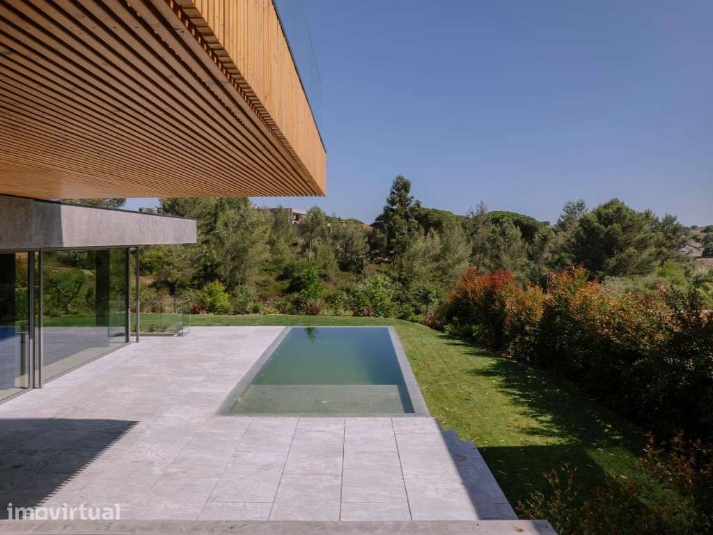 Moradia isolada T4 com piscina em condomínio na Abuxarda, Cascais - Grande imagem: 2/38