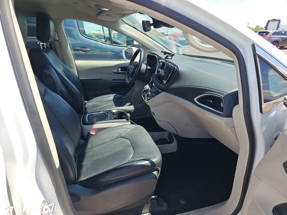 Chrysler Pacifica - 14