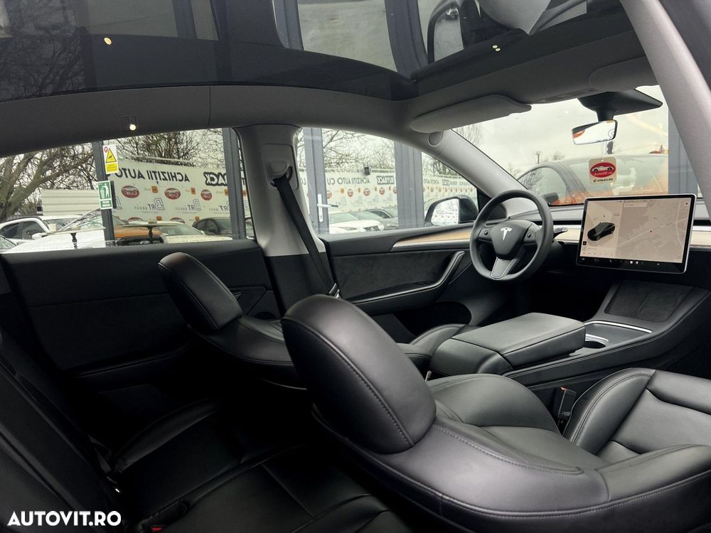 Tesla Model Y - 11