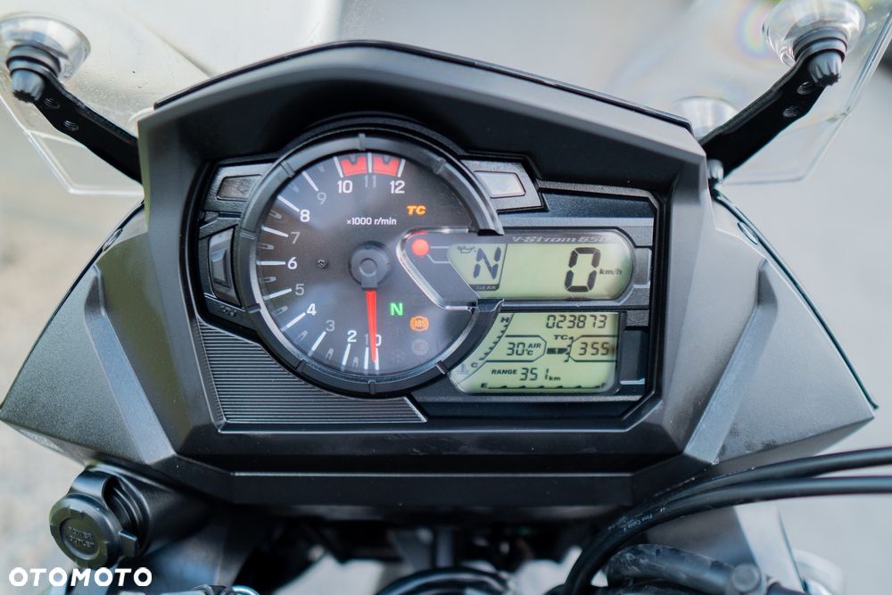 Suzuki V-STROM - 25
