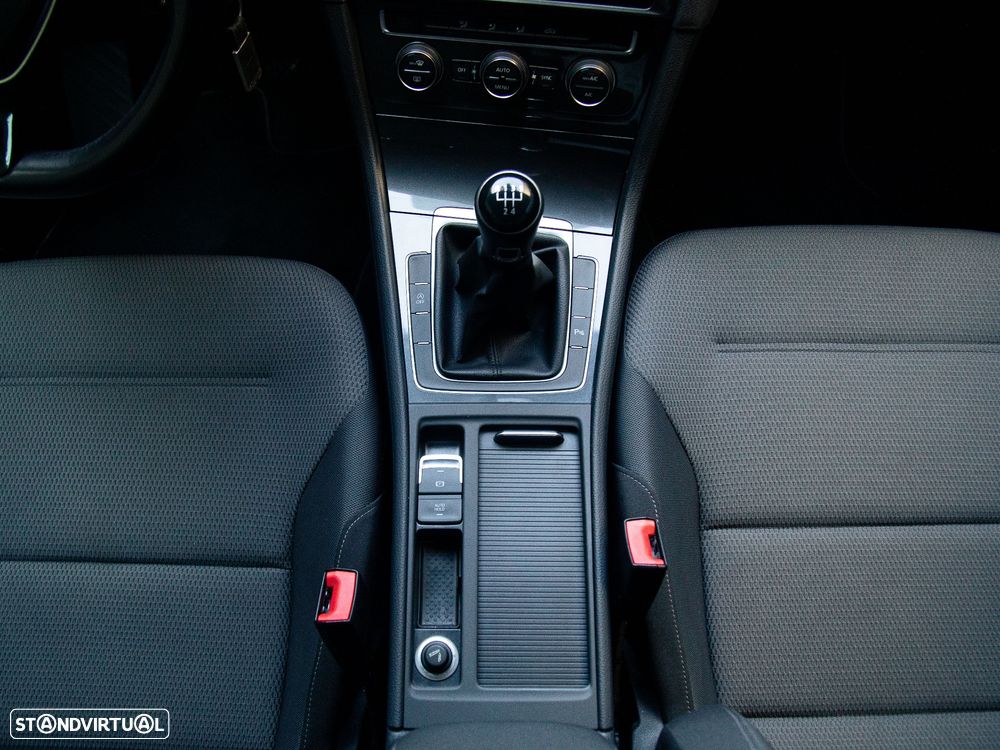 VW Golf Variant 1.6 TDi Confortline - 26