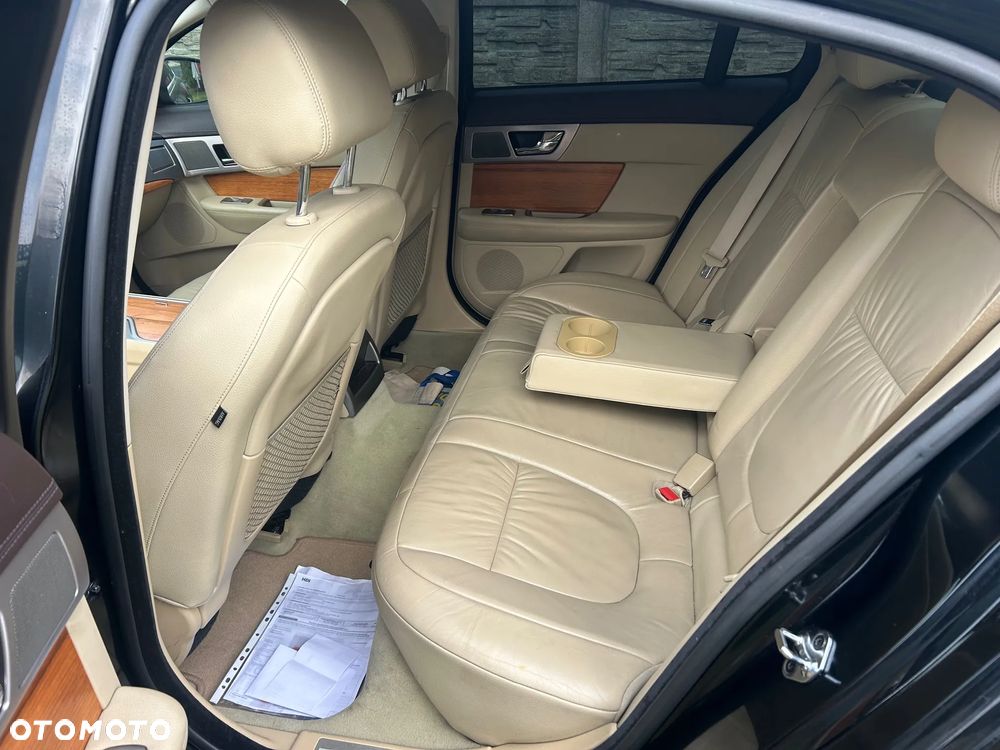 Jaguar XF - 7