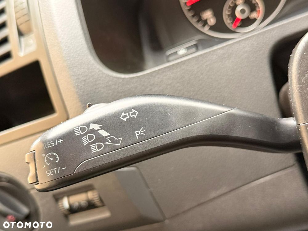 Volkswagen Multivan - 21