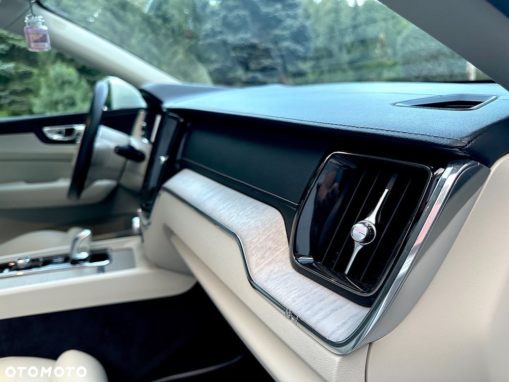 Volvo XC 60 T8 AWD Plug-In Hybrid Inscription Expression - 25