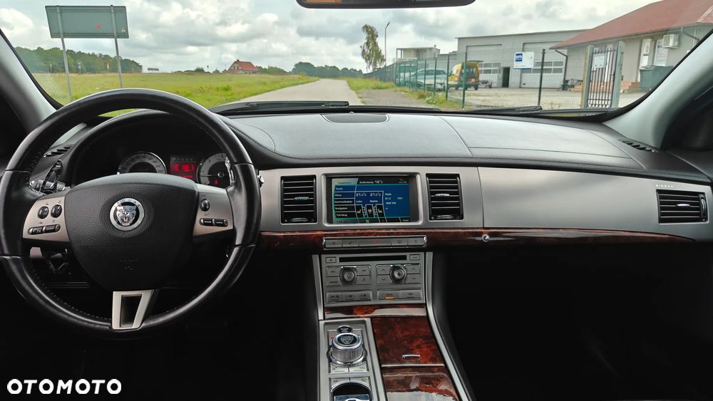 Jaguar XF 3.0 V6 D Luxury - 26