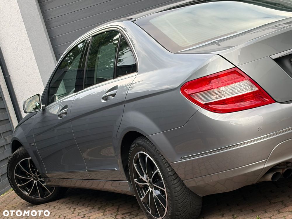 Mercedes-Benz Klasa C 180 Kompressor BlueEFFICIENCY Elegance - 13