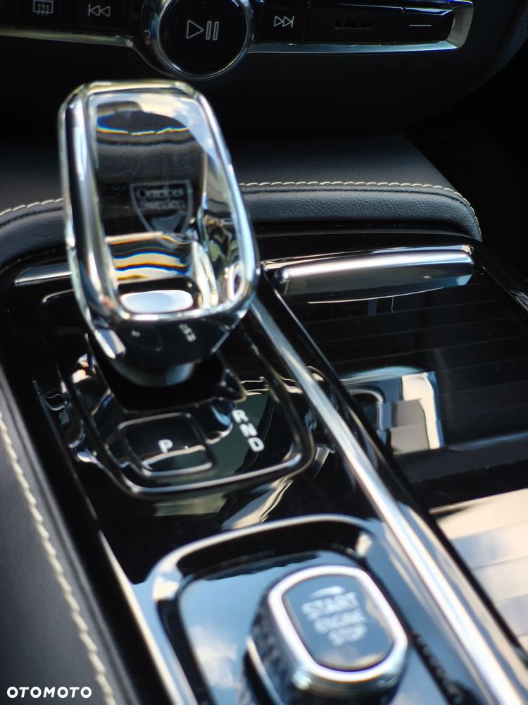 Volvo V60 T8 AWD Plus Dark - 17