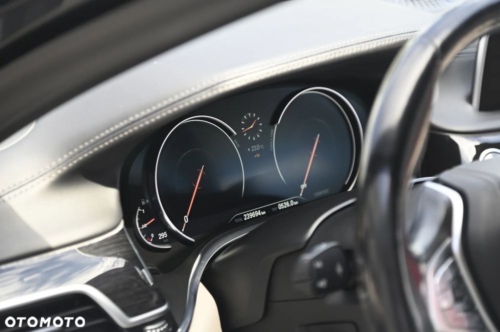 BMW Seria 7 ver-750i-xdrive - 23