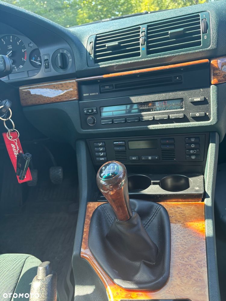 BMW Seria 5 520i - 28