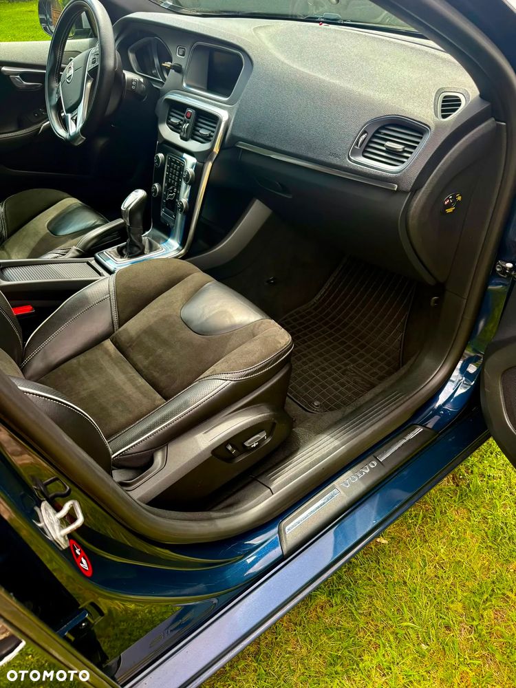 Volvo V40 D2 R-Design - 15