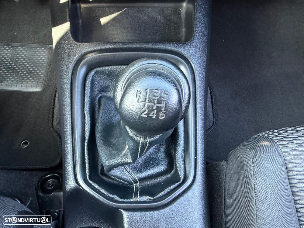 Toyota Hilux 2.4 D-4D 4WD CD CH - 24