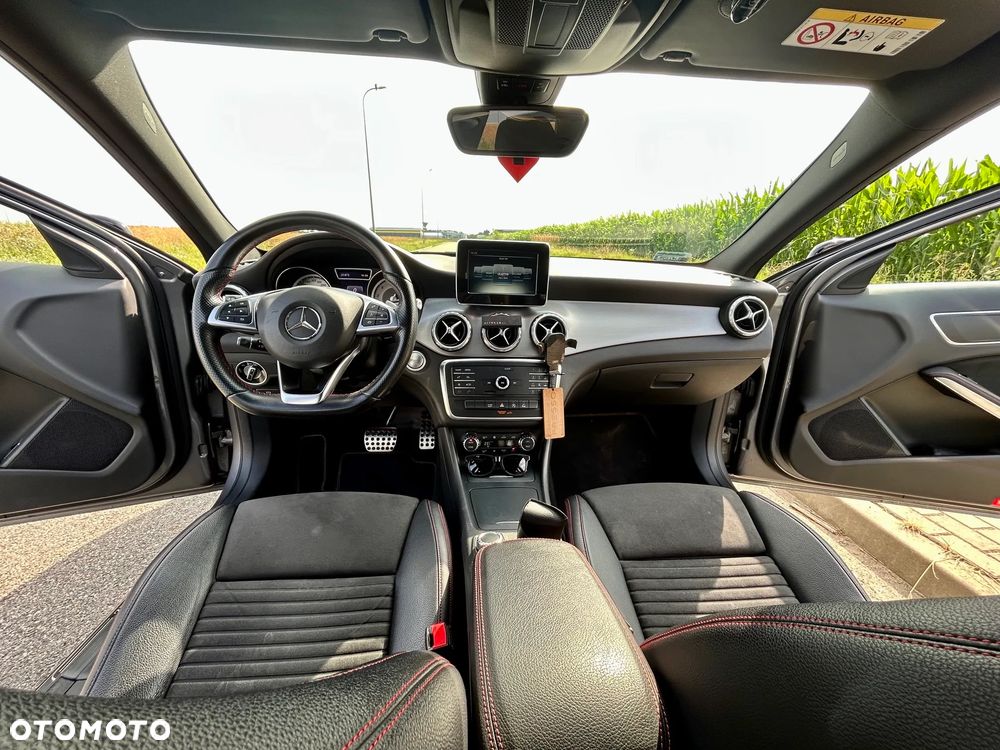 Mercedes-Benz GLA - 13