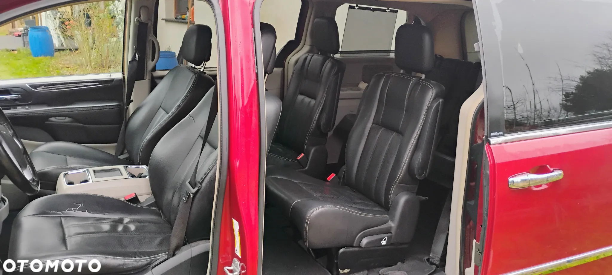 Chrysler Town & Country - 9