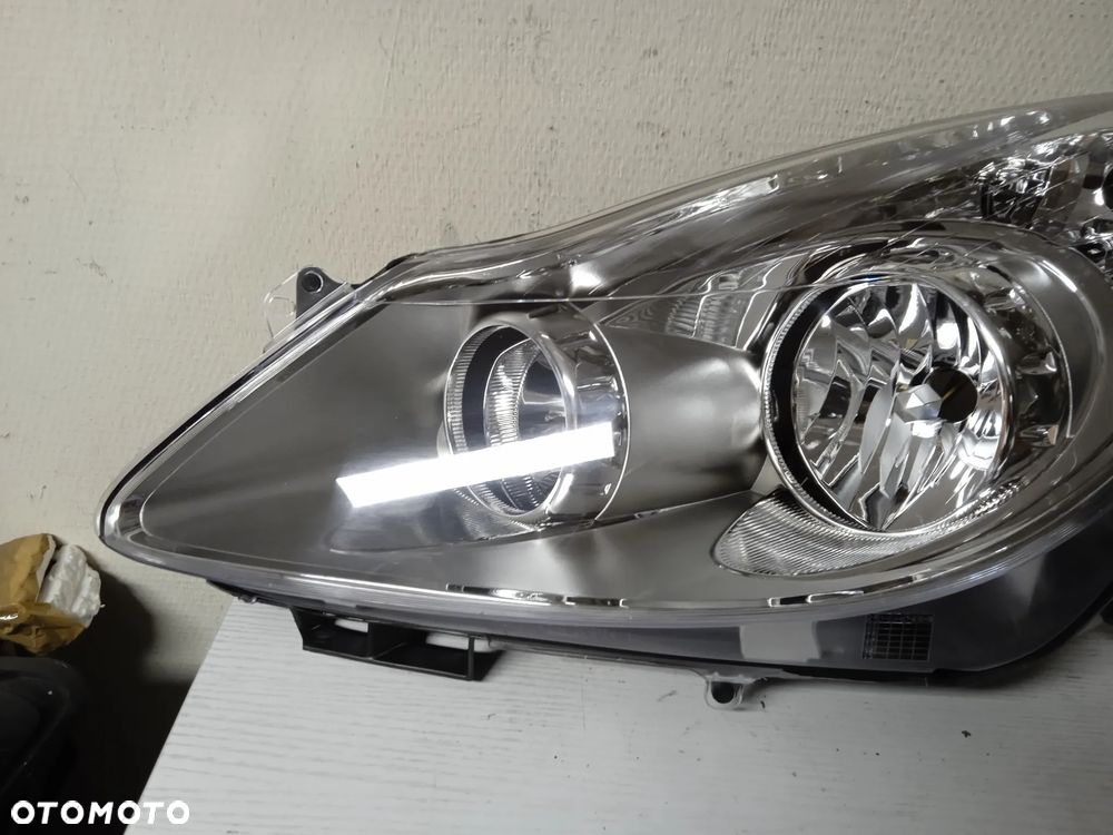 REFLEKTOR OPEL CORSA D LEWY LUB PRAWY NOWY - 2