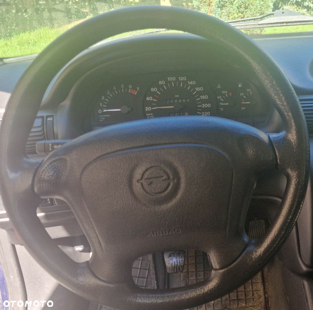 Opel Astra 1.6 - 7