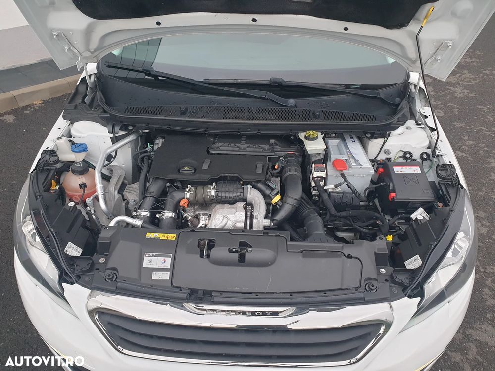 Peugeot 308 1.6 e-HDI FAP STT Allure - 14