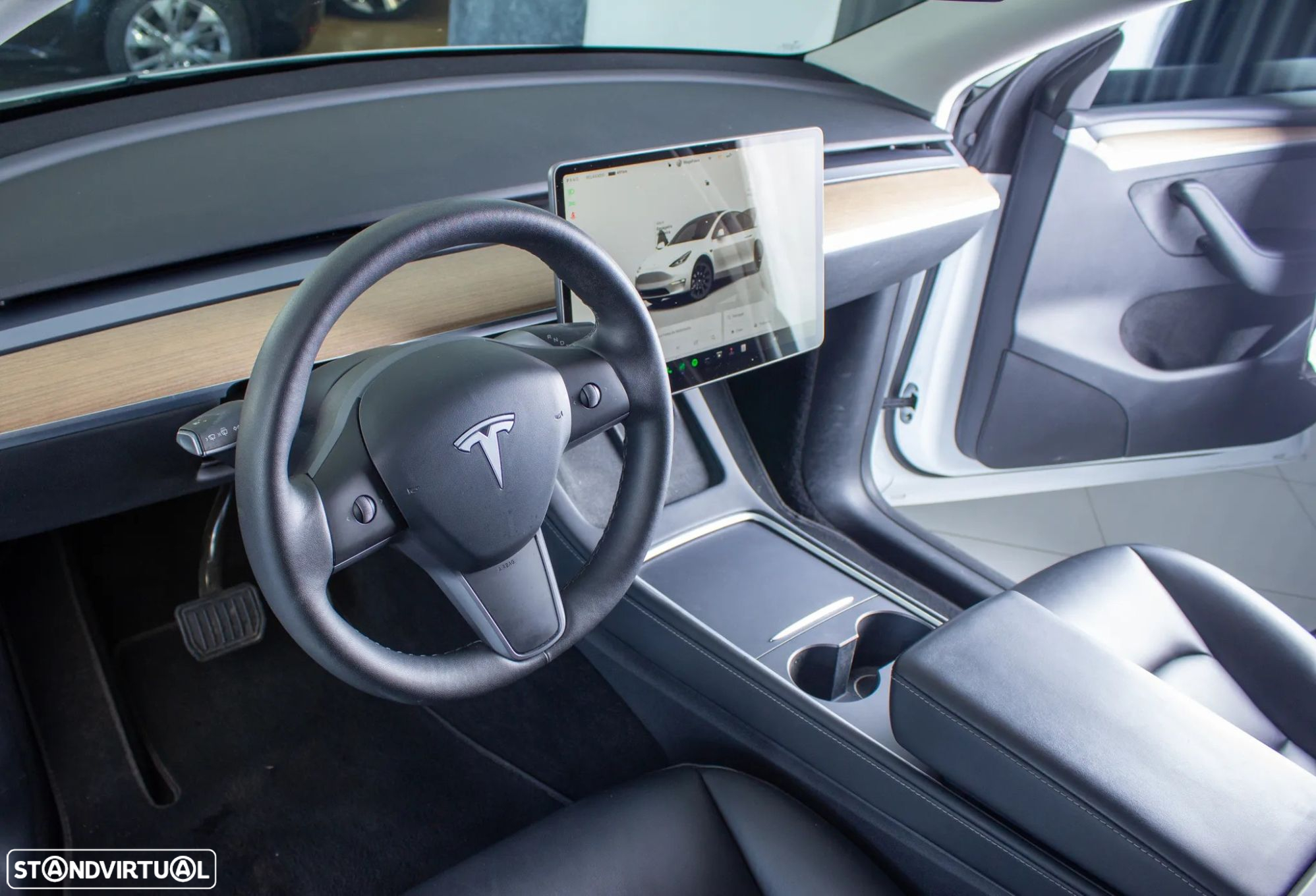 Tesla Model Y Long Range Dual Motor AWD - 18