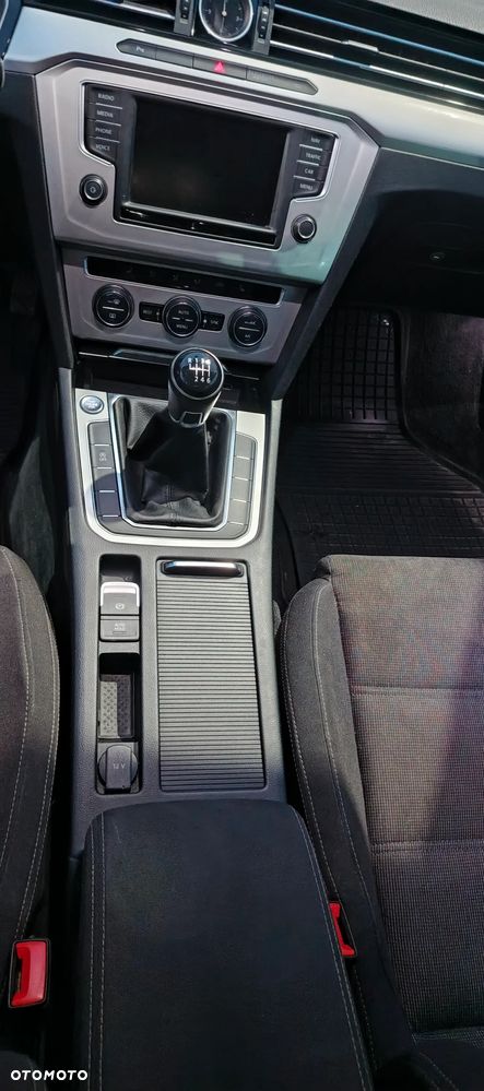 Volkswagen Passat - 16