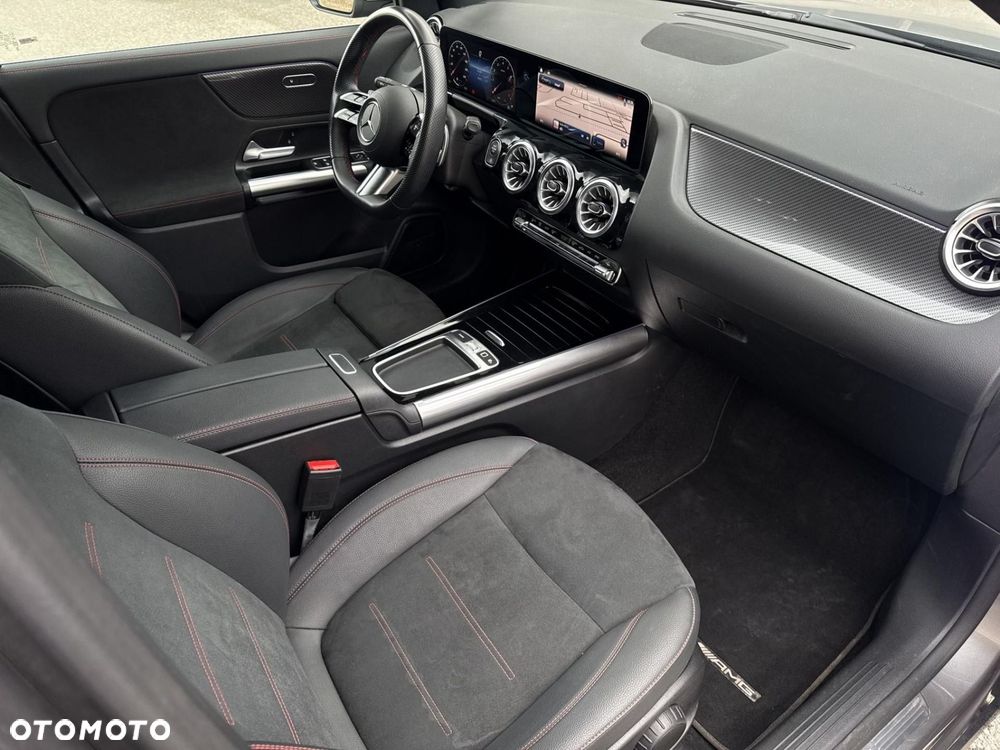 Mercedes-Benz GLA - 24