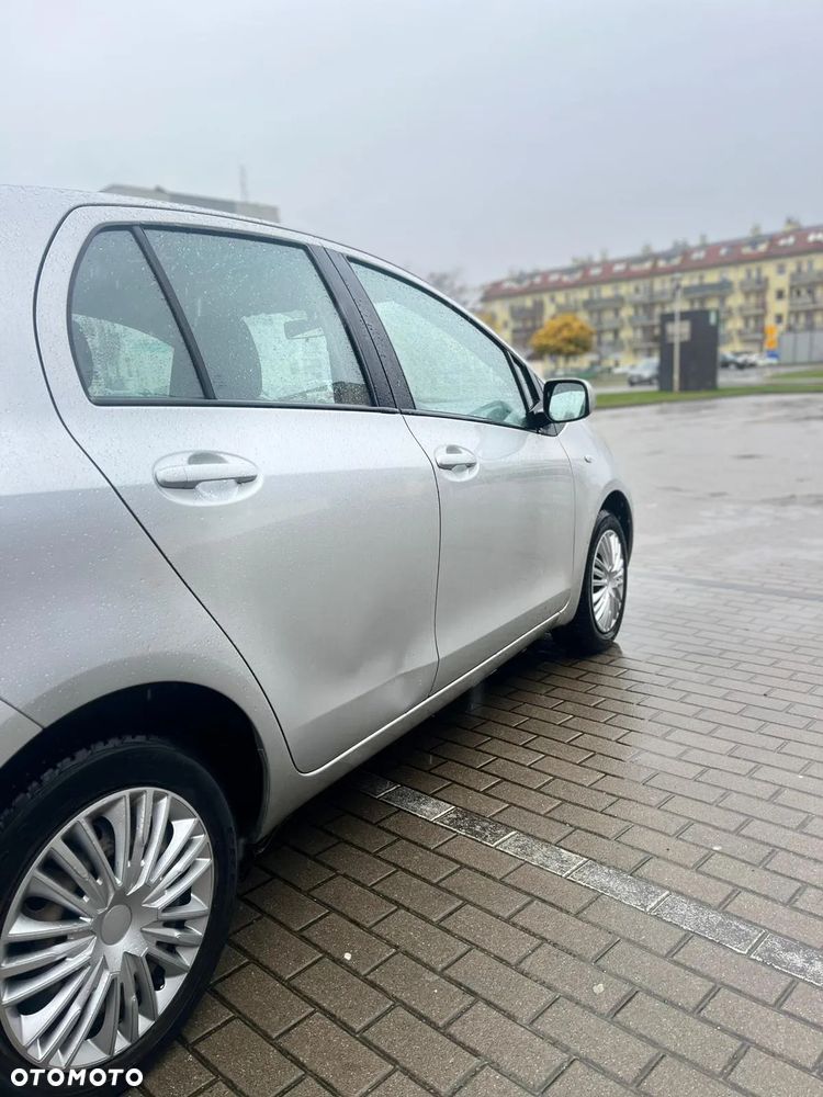 Toyota Yaris - 10
