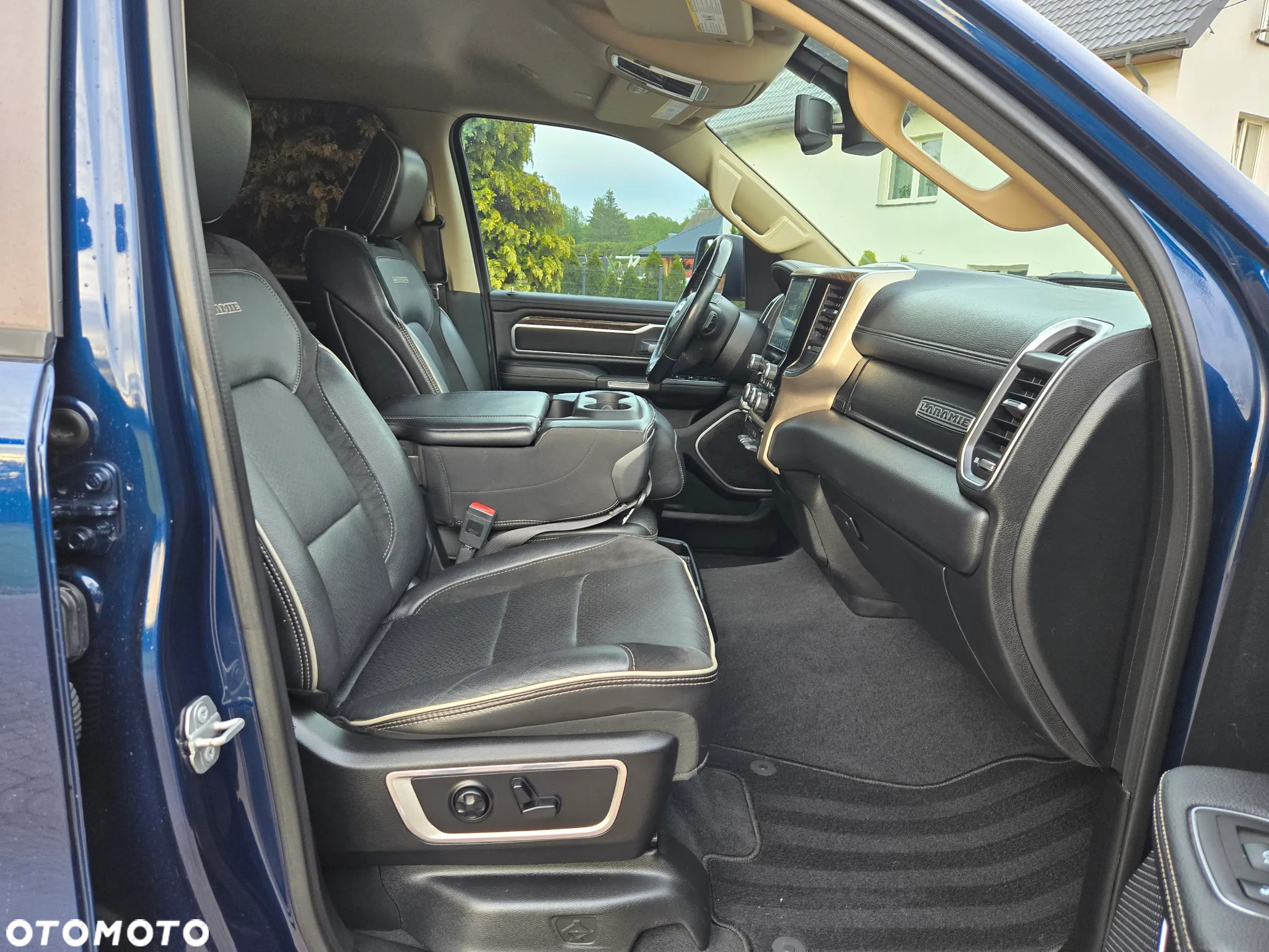 RAM 1500 Crew Cab MB Laramie - 22