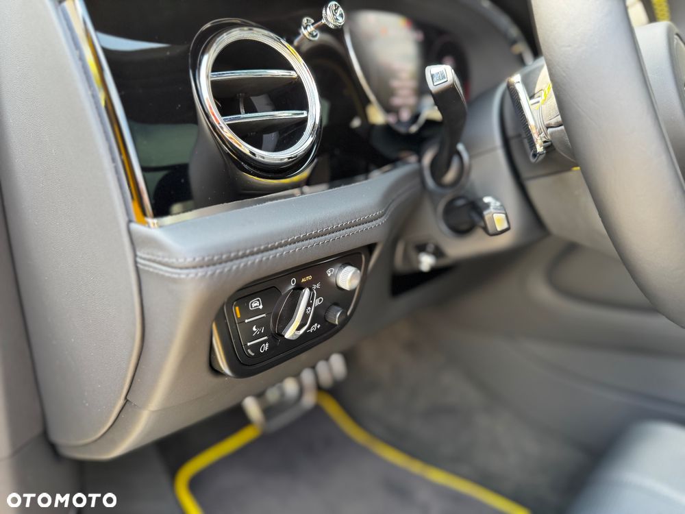 Bentley Bentayga Azure - 25