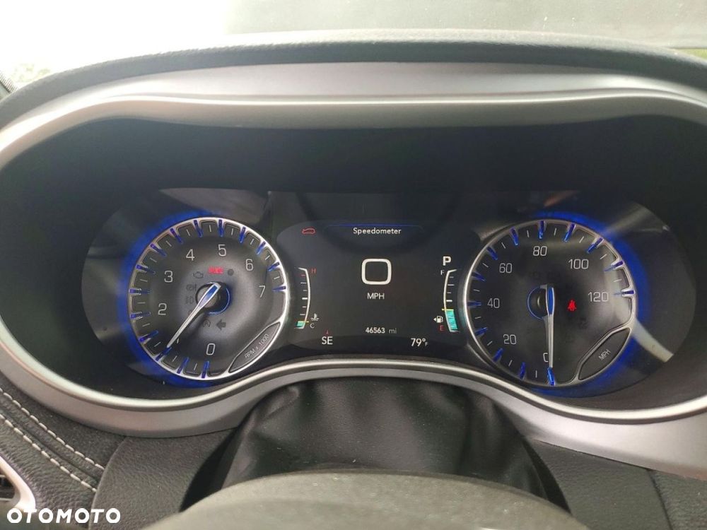 Chrysler Pacifica - 11