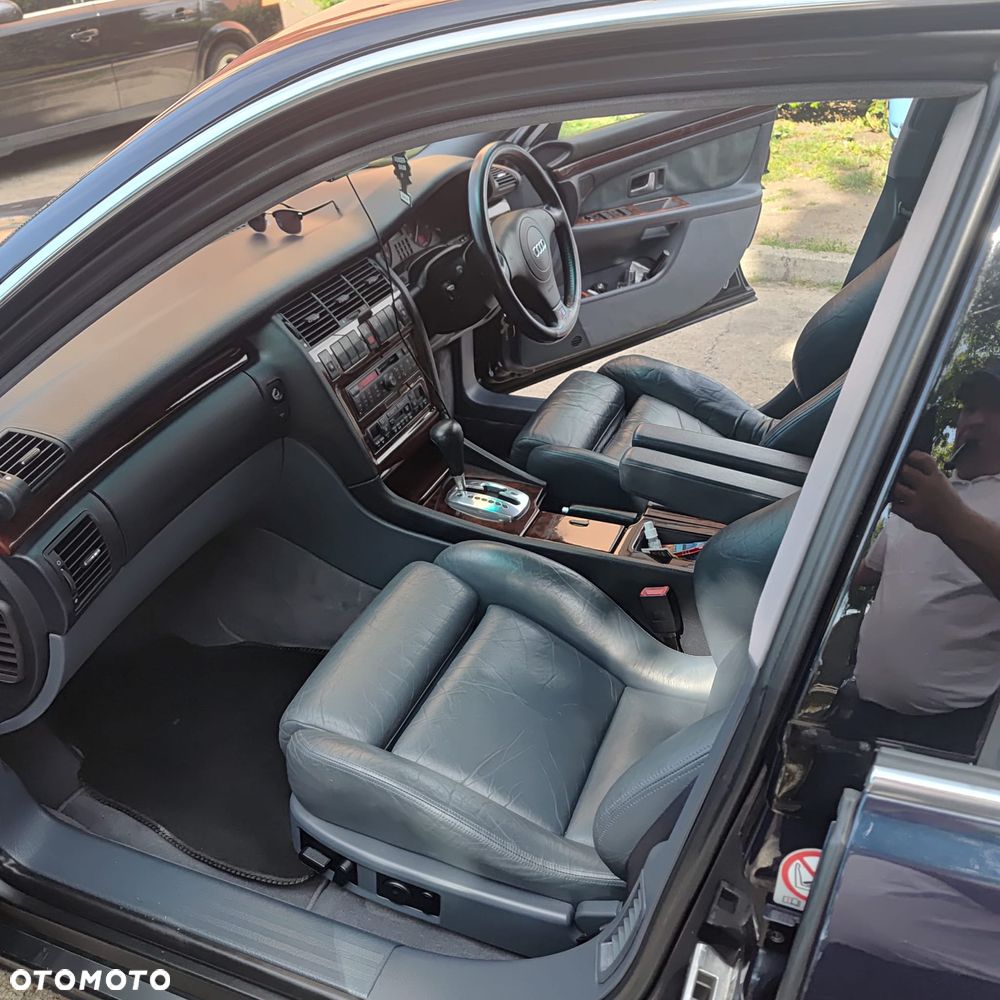 Audi A8 - 8