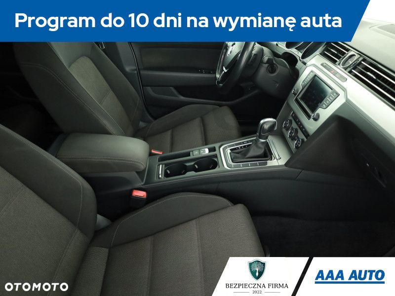 Volkswagen Passat - 8