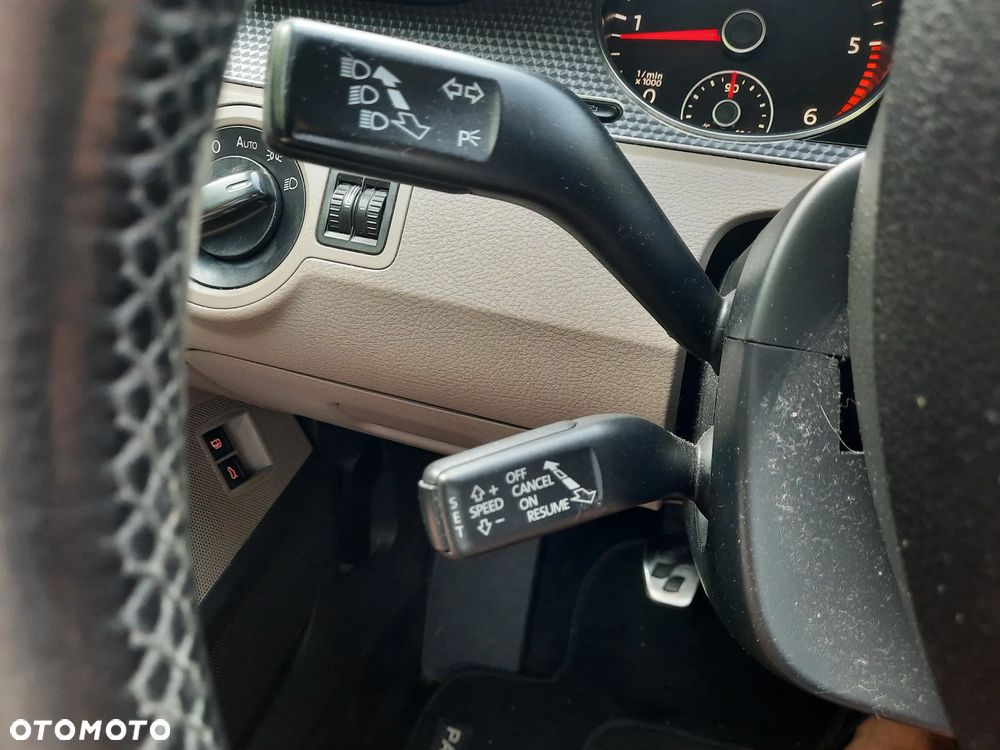 Volkswagen Passat 2.0 TDI DPF Highline - 28