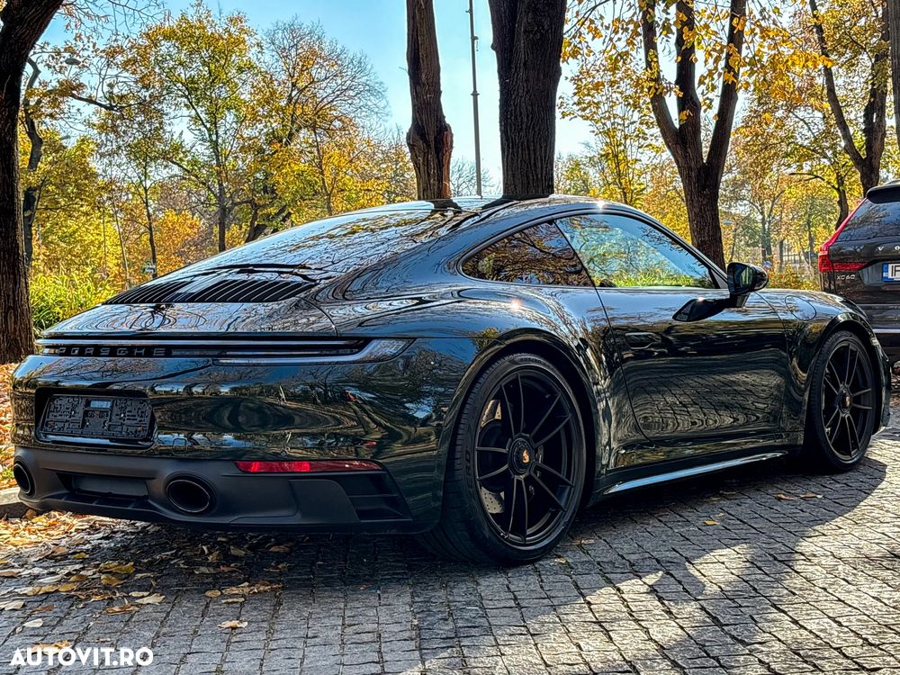 Porsche 911 Carrera 4 GTS PDK - 4