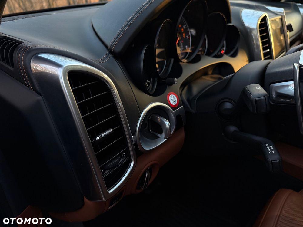 Porsche Cayenne S - 30