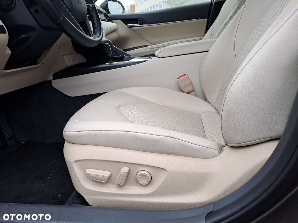Toyota Camry 2.5 Hybrid Comfort CVT - 12
