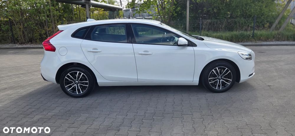 Volvo V40 T3 Drive-E Momentum - 9