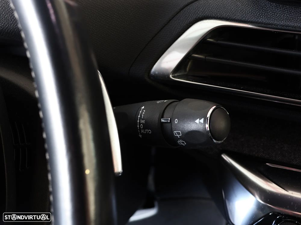 Peugeot 3008 1.2 PureTech Allure EAT8 - 28