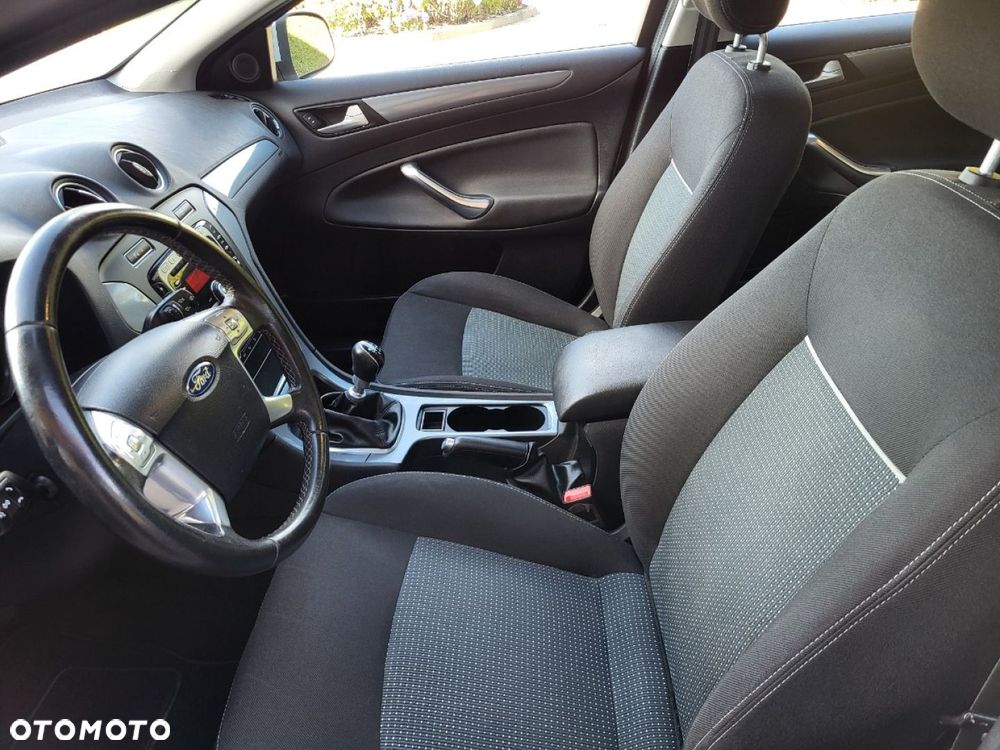 Ford Mondeo - 28
