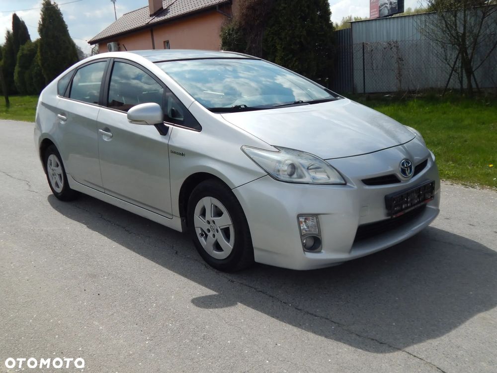 Toyota Prius (Hybrid) - 3