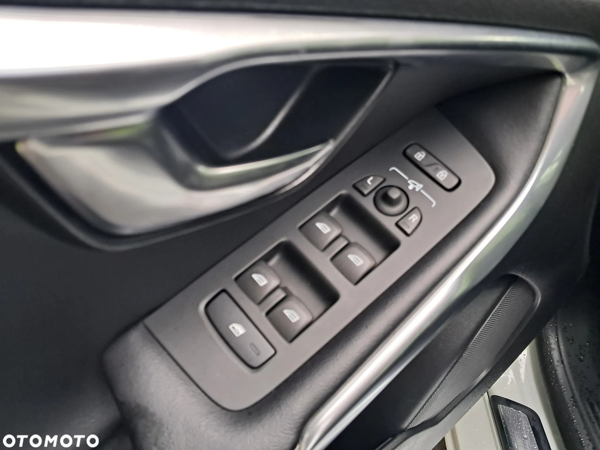 Volvo V40 T2 Drive-E R-Design Momentum - 23