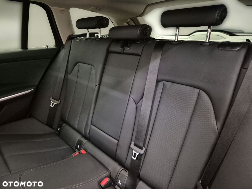 BMW Seria 3 320d xDrive mHEV - 17