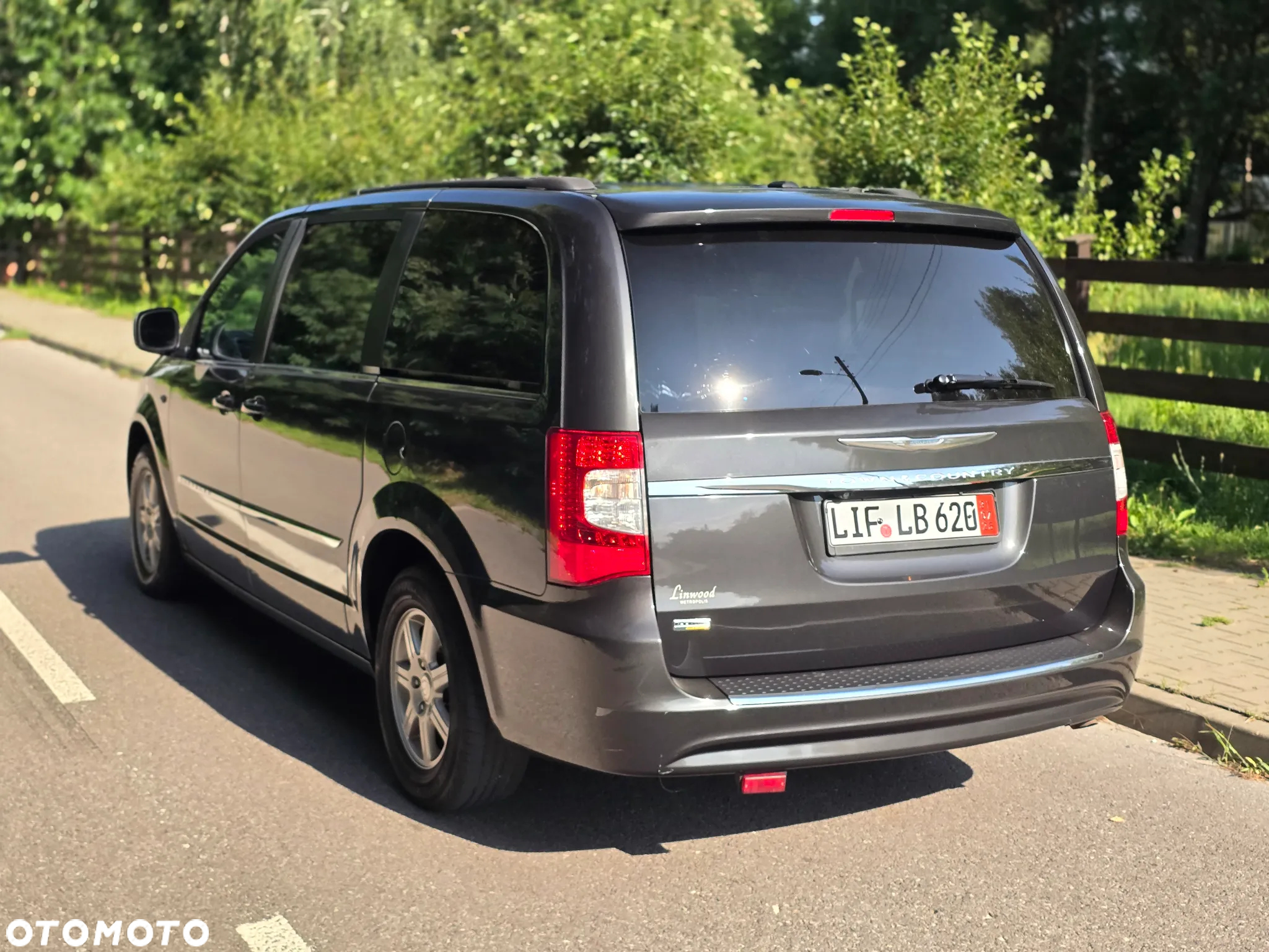 Chrysler Town & Country 3.6 Limited - 16