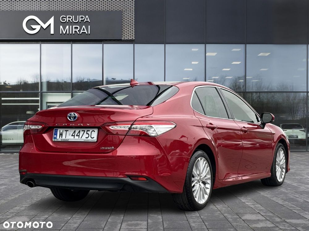 Toyota Camry - 5