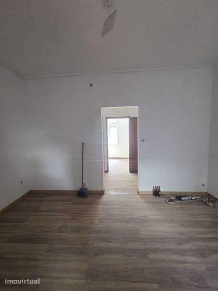 Predio para investimento com 4 habitações, garagem e terreno. - Grande imagem: 4/12